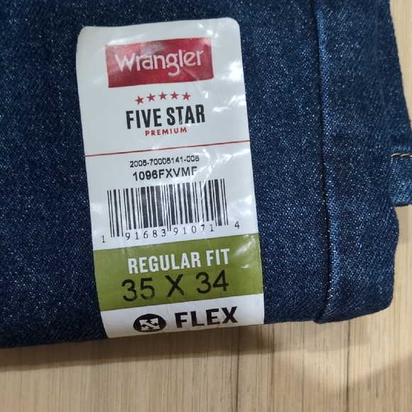 Wrangler Men's Dark Blue Relaxed Jeans - Picture 3 of 6